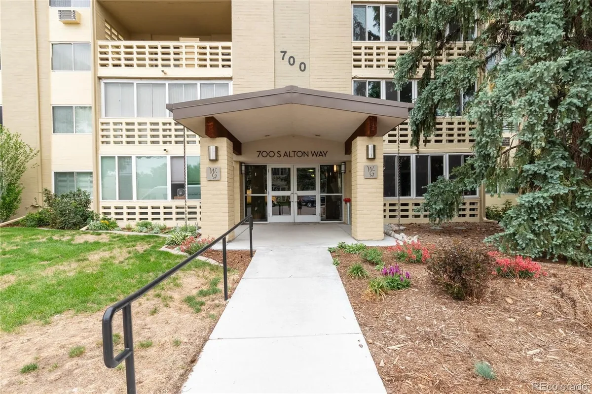 Property Slideshow image 1 of 28 | 700 s alton way 10b, Denver, CO, 80247