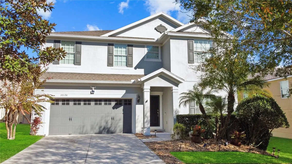 Property Slideshow image 1 of 49 | 30106 cheval st, Mount Dora, FL, 32757