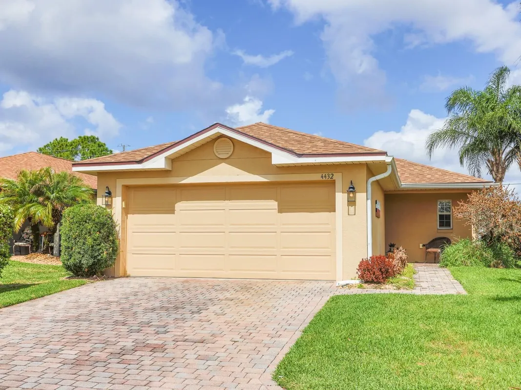 Property Slideshow image 1 of 39 | 4432 turnberry ln, Lake Wales, FL, 33859