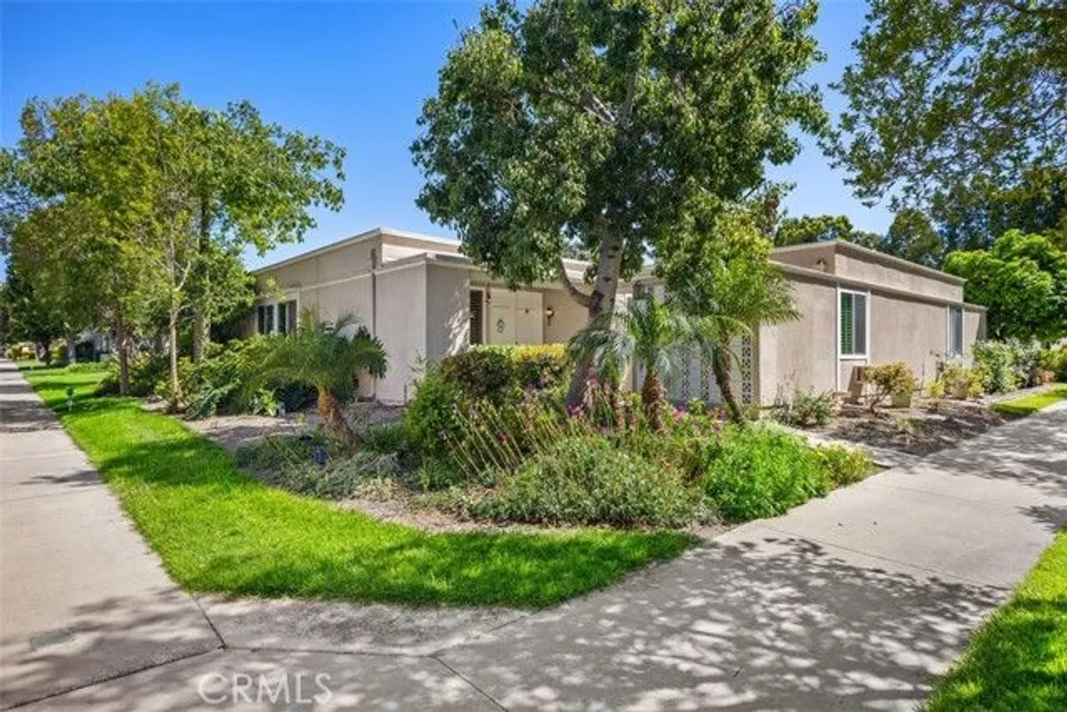Property Slideshow image 1 of 27 | 321 avenida carmel h, Laguna Woods, CA, 92637