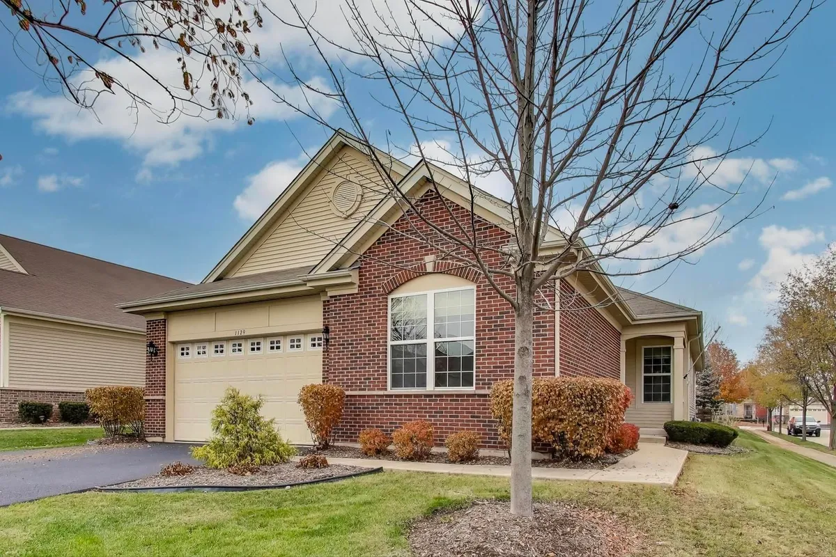 Property Slideshow image 1 of 27 | 1129 drury ln, Aurora, IL, 60502