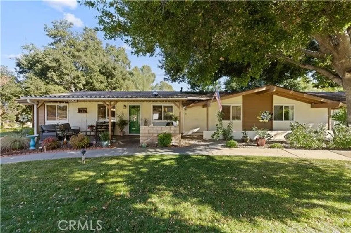 Property Slideshow image 1 of 29 | 19348 avenue of the oaks, Newhall, CA, 91321