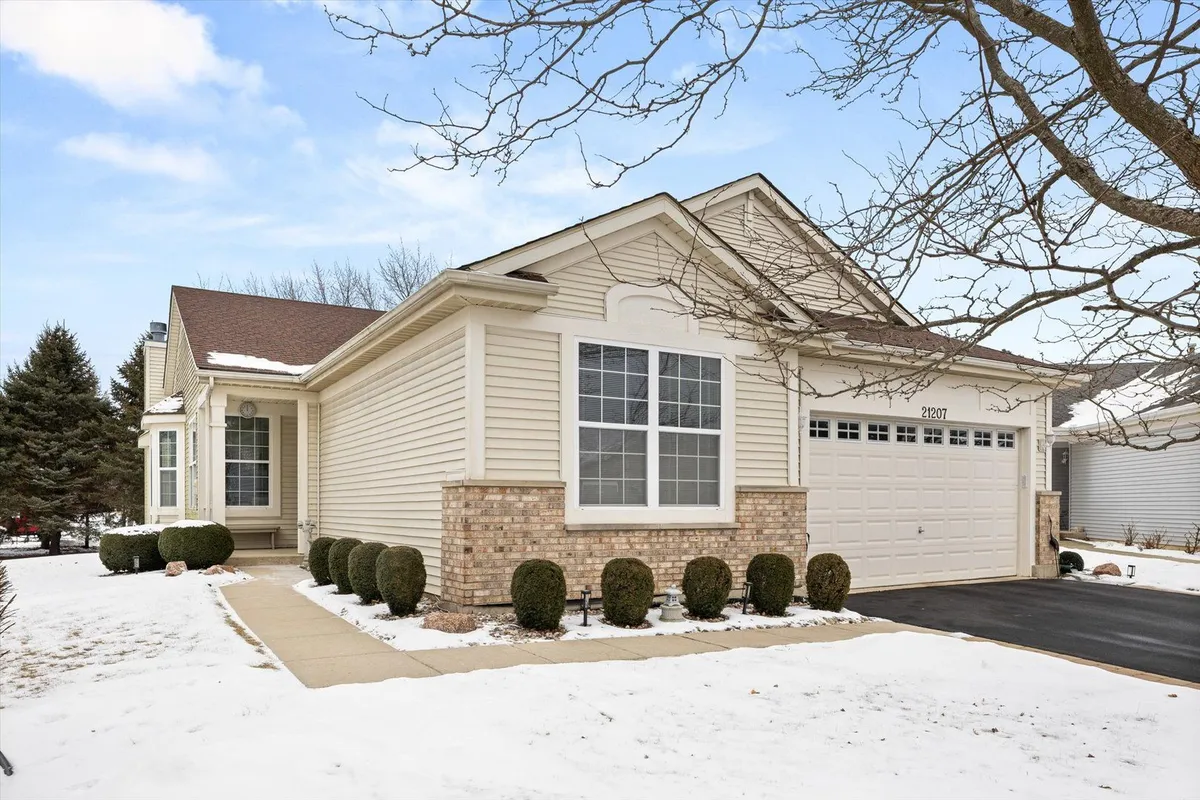 Property Slideshow image 1 of 52 | 21207 prince lake ct, Crest Hill, IL, 60403