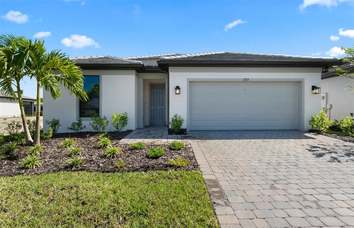 Property Slideshow image 1 of 27 | 4620 blue star ct, North Port, FL, 34289