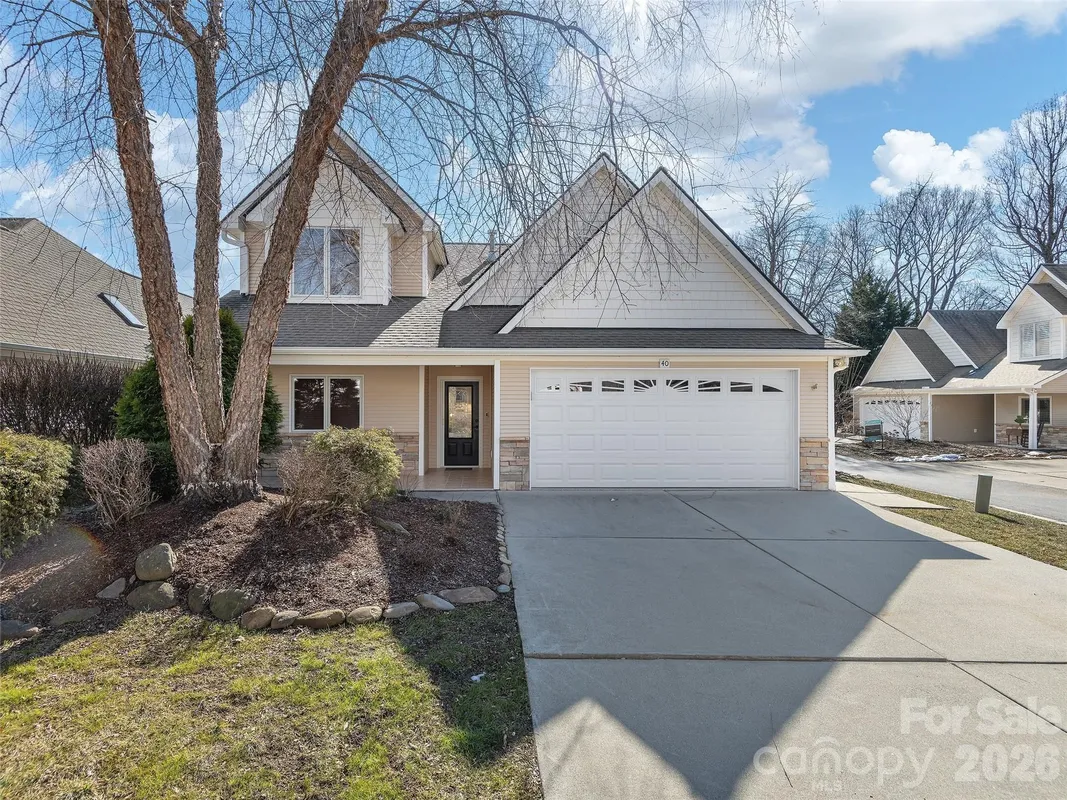 Property Slideshow image 1 of 27 | 40 beekeeper trl, Swannanoa, NC, 28778