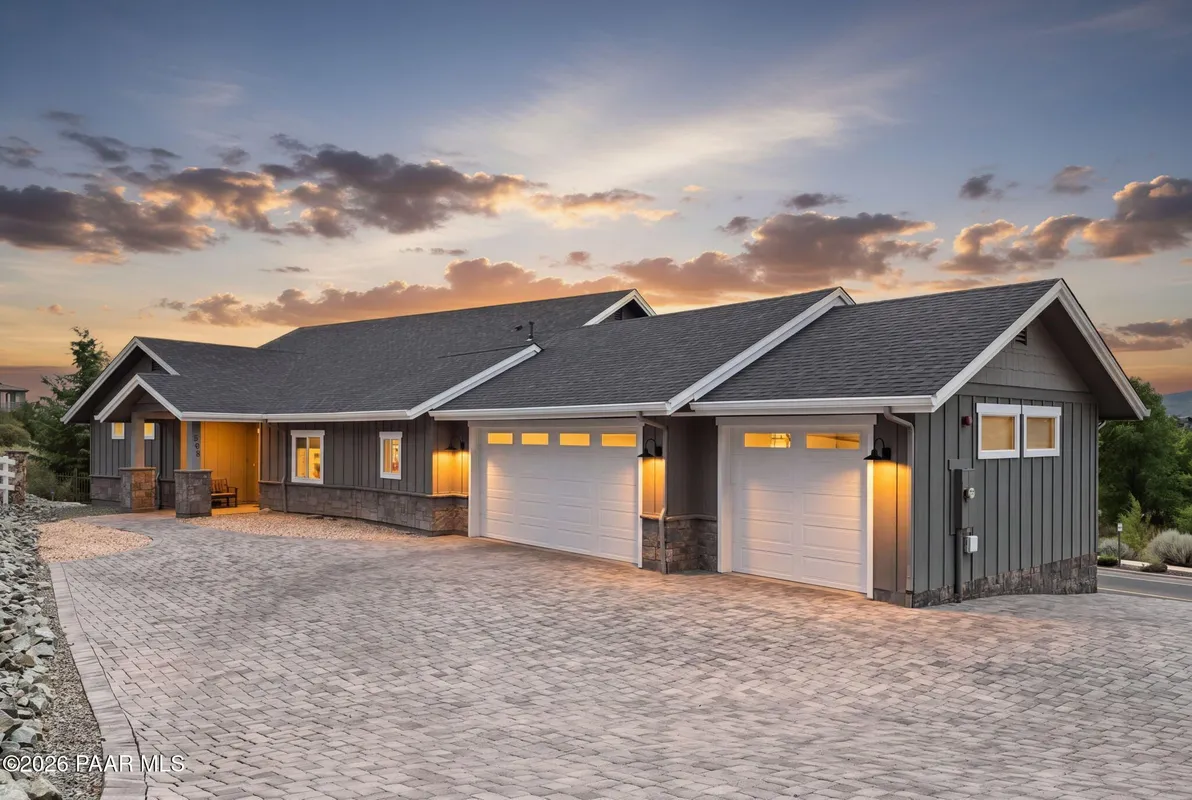 Property Slideshow image 1 of 58 | 206 e smoke tree ln, Prescott, AZ, 86301