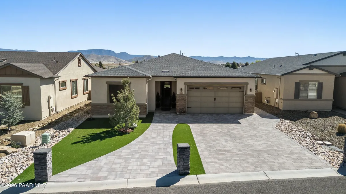 Property Slideshow image 1 of 40 | 7997 bella vista ln, Prescott Valley, AZ, 86315