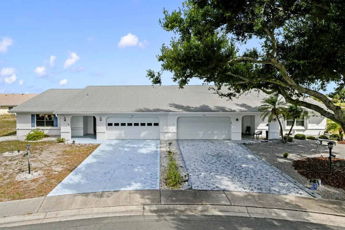 Property Slideshow image 1 of 24 | 914 sun key ct court, Sun City Center, FL, 33573