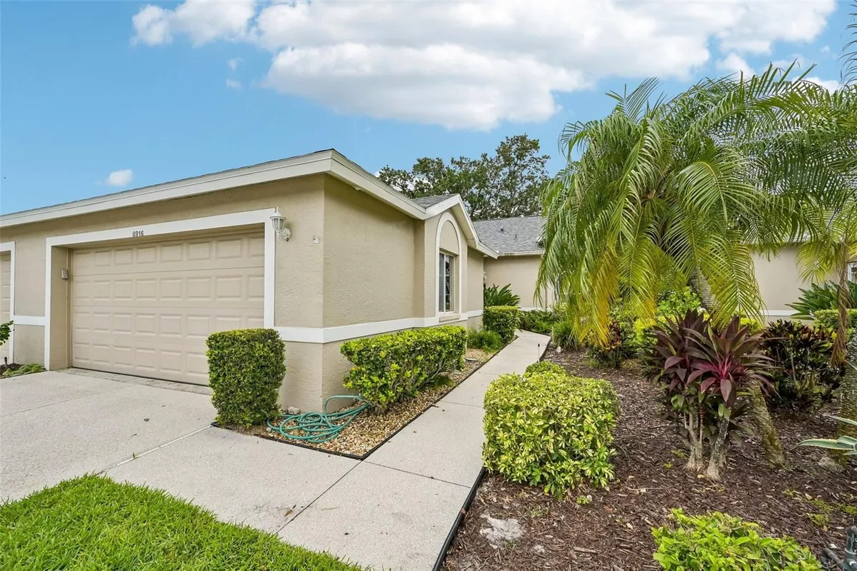 Property Slideshow image 1 of 35 | 6916 stoneywalk ct, Bradenton, FL, 34203