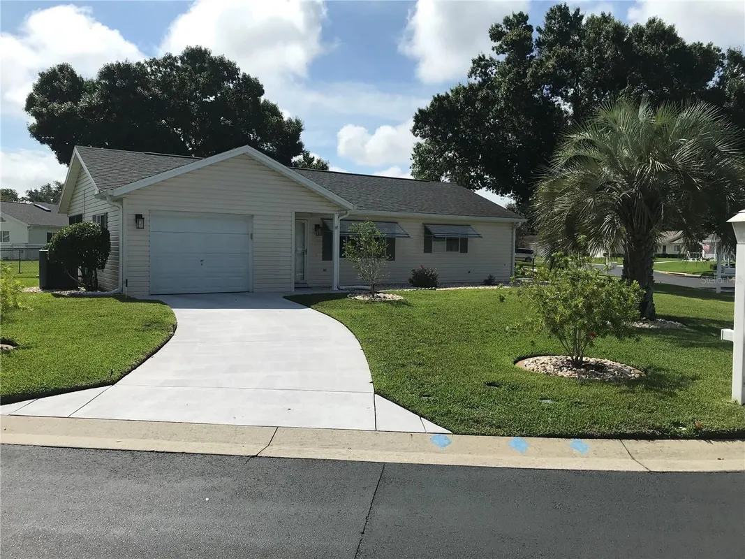 Property Slideshow image 1 of 37 | 11879 sw 137th loop, Dunnellon, FL, 34432