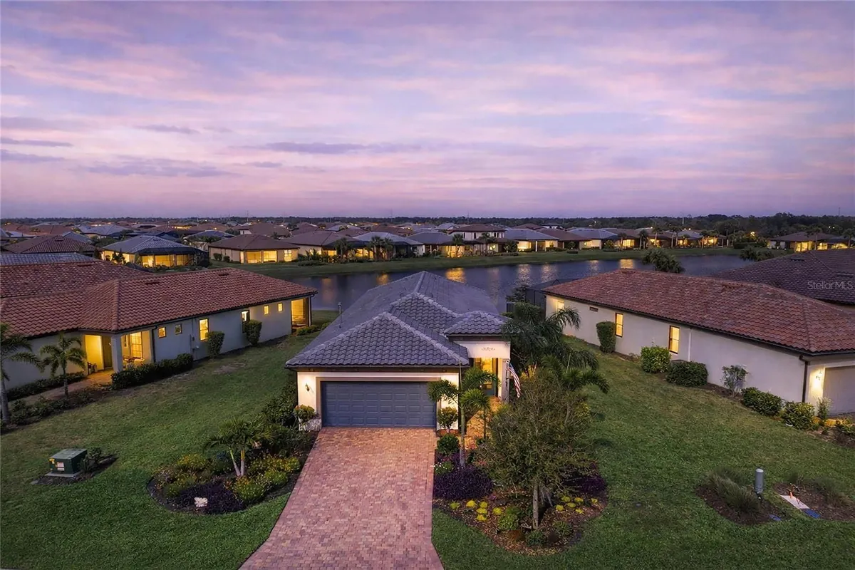 Property Slideshow image 1 of 75 | 7575 summerland cv, Lakewood Ranch, FL, 34202
