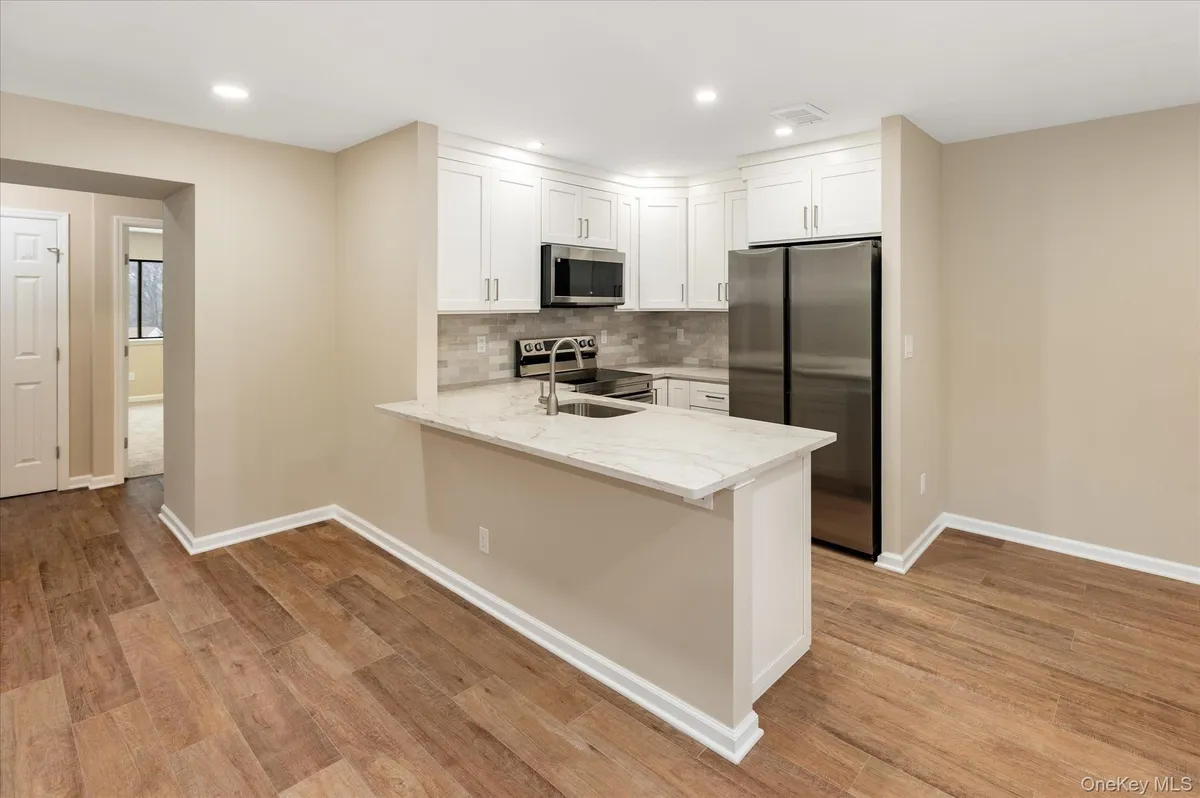 Property Slideshow image 1 of 25 | 98 molly pitcher ln i, Yorktown Heights, NY, 10598