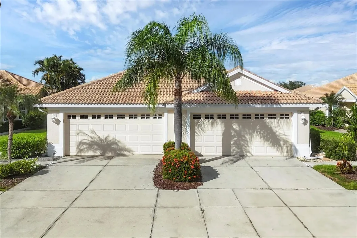 Property Slideshow image 1 of 76 | 4924 whispering oaks dr, North Port, FL, 34287