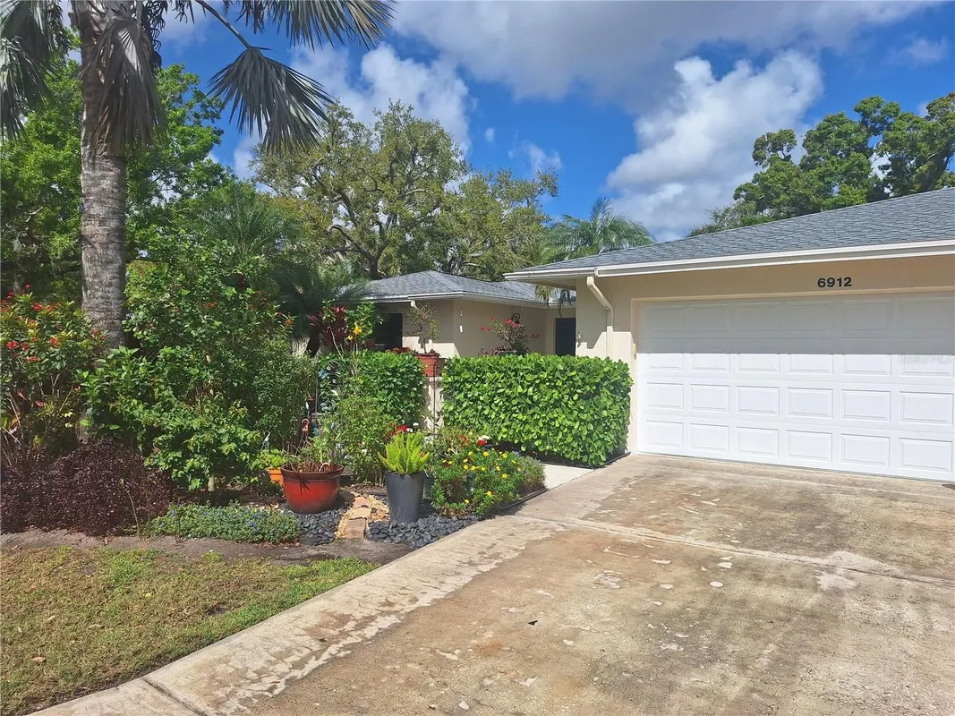 Property Slideshow image 1 of 24 | 6912 w country club dr, Sarasota, FL, 34243