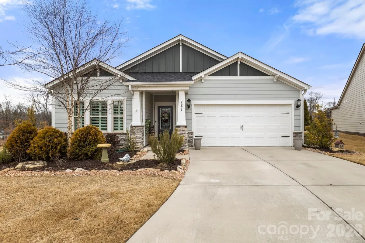 Property Slideshow image 1 of 45 | 2024 hyacinth ct, Denver, NC, 28037