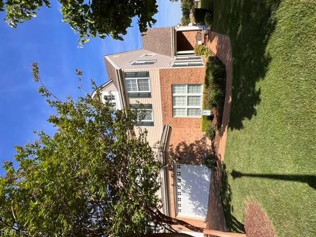 Property Slideshow image 1 of 8 | 540 dunning ln, Chesapeake, VA, 23322