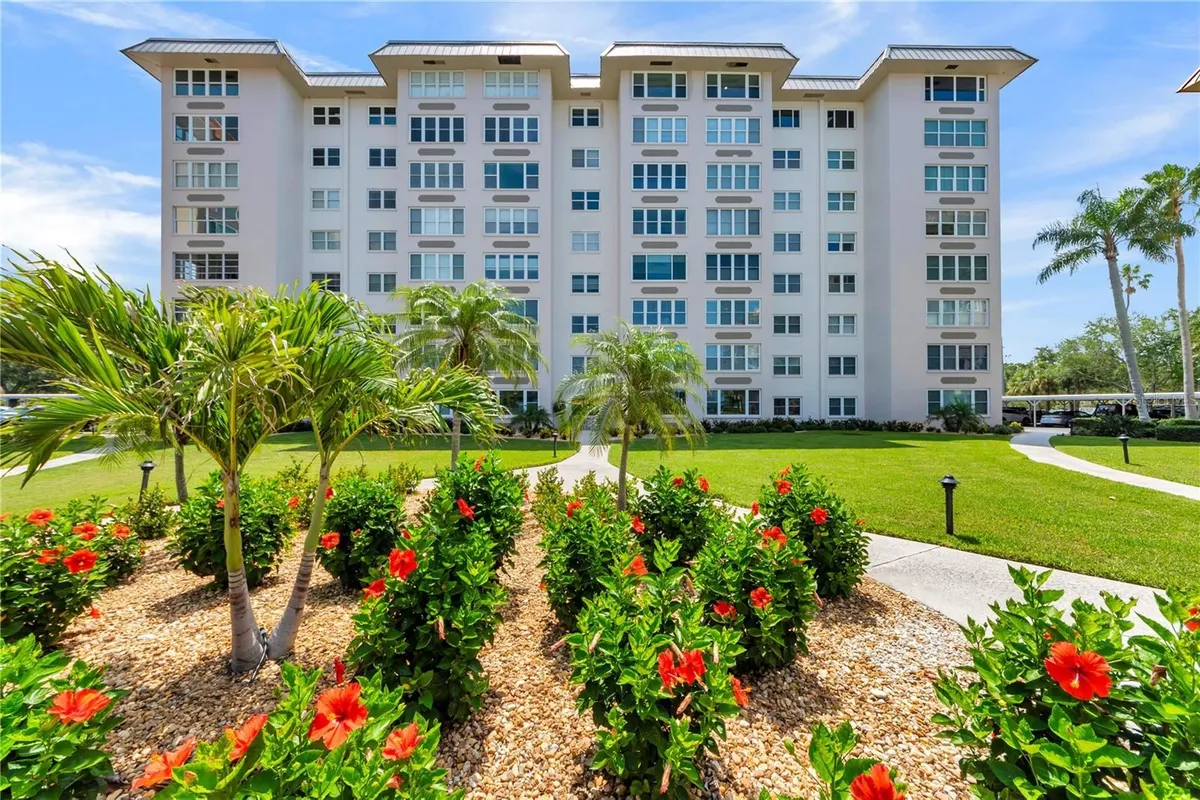 Property Slideshow image 1 of 78 | 622 edgewater dr 823, Dunedin, FL, 34698