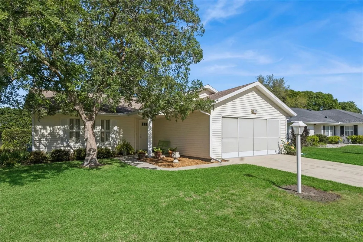 Property Slideshow image 1 of 18 | 27110 racquet cir, Leesburg, FL, 34748