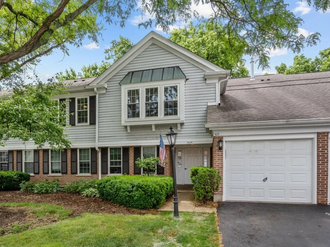 Property Slideshow image 1 of 16 | 505 green bridge ln b, Prospect Heights, IL, 60070