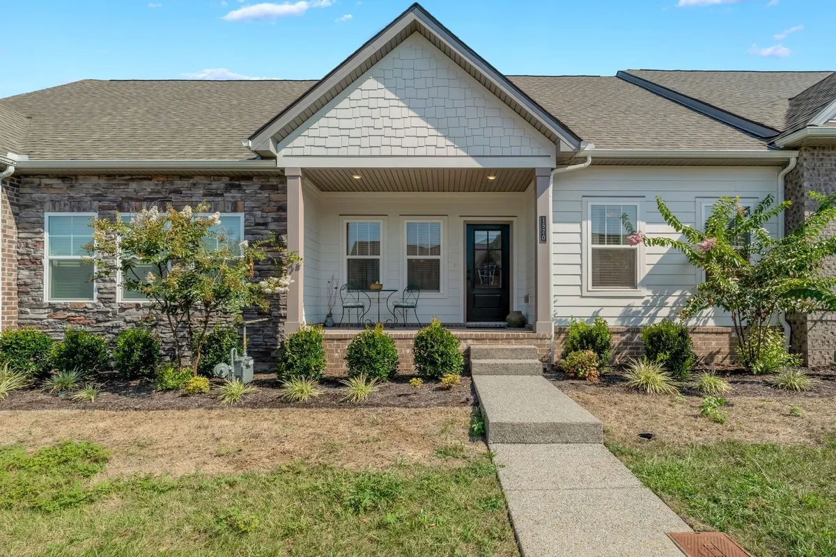 Property Slideshow image 1 of 39 | 1570 cedarbrooke ln, Lebanon, TN, 37090