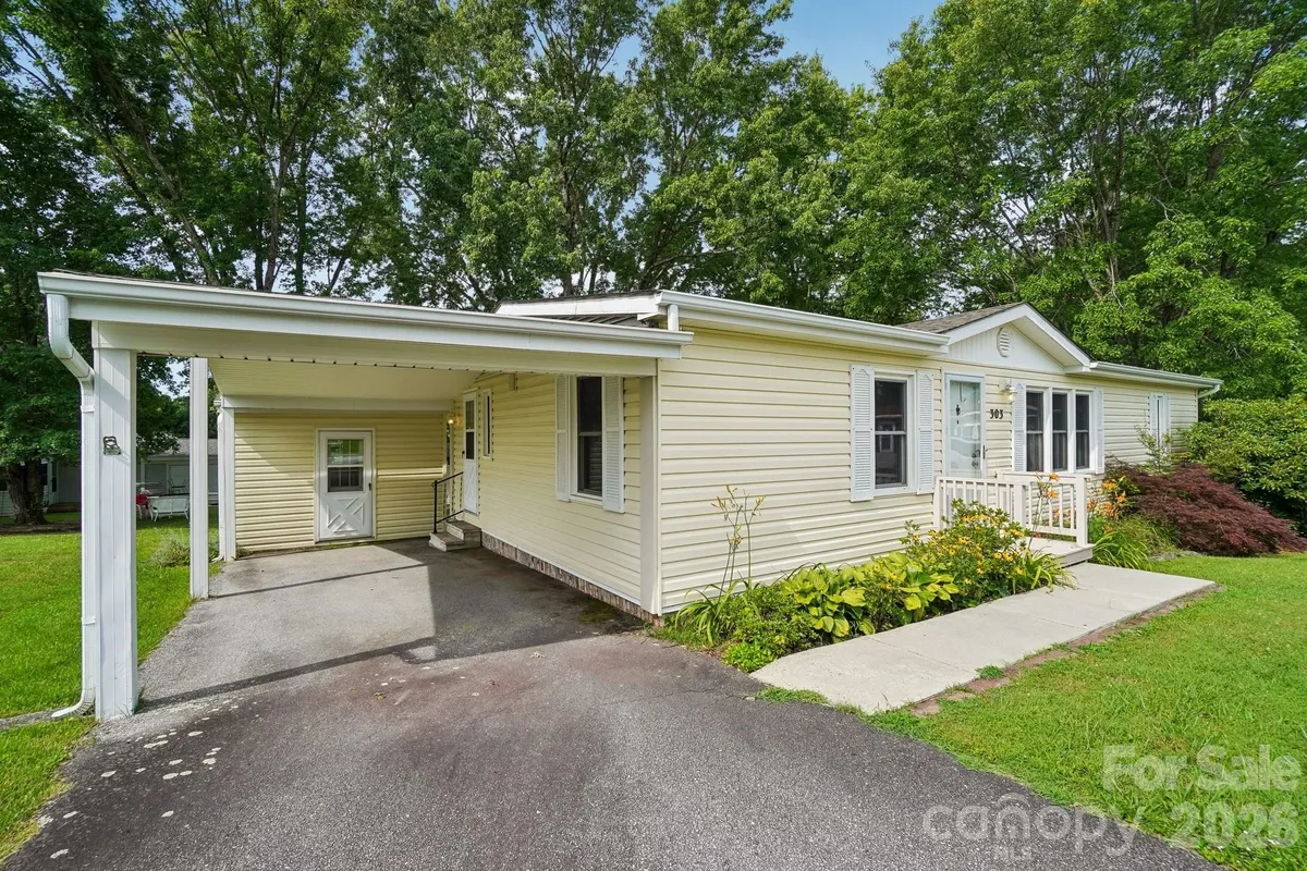 Property Slideshow image 1 of 43 | 303 meadowbrook ct, Hendersonville, NC, 28792