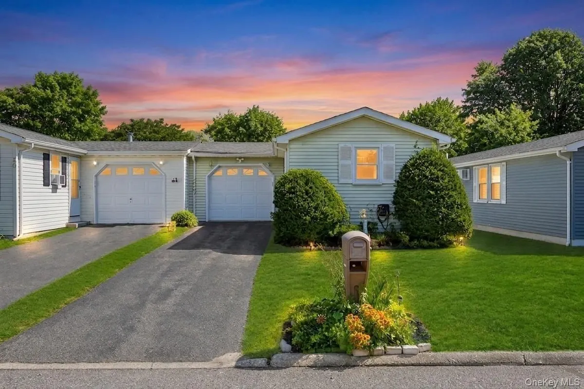 Property Slideshow image 1 of 40 | 28 greenwood blvd, Brookhaven, NY, 11949