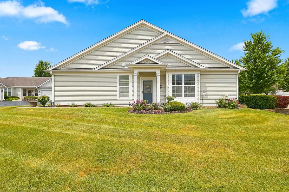 Property Slideshow image 1 of 23 | 13500 yellow pine dr, Huntley, IL, 60142