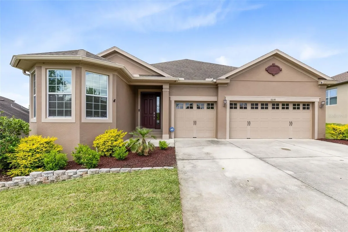 Property Slideshow image 1 of 39 | 30139 hackney loop, Mount Dora, FL, 32757