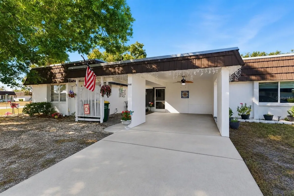Property Slideshow image 1 of 39 | 1141 merle way 14, Sarasota, FL, 34232