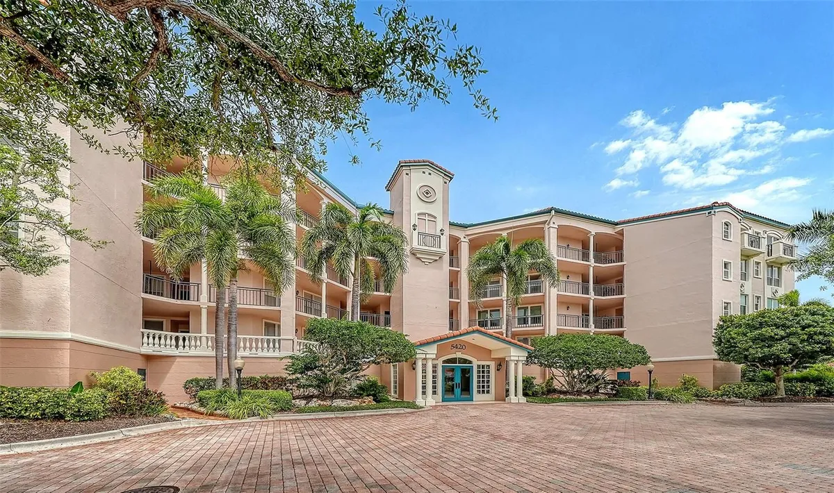 Property Slideshow image 1 of 44 | 5420 eagles point cir 406, Sarasota, FL, 34231