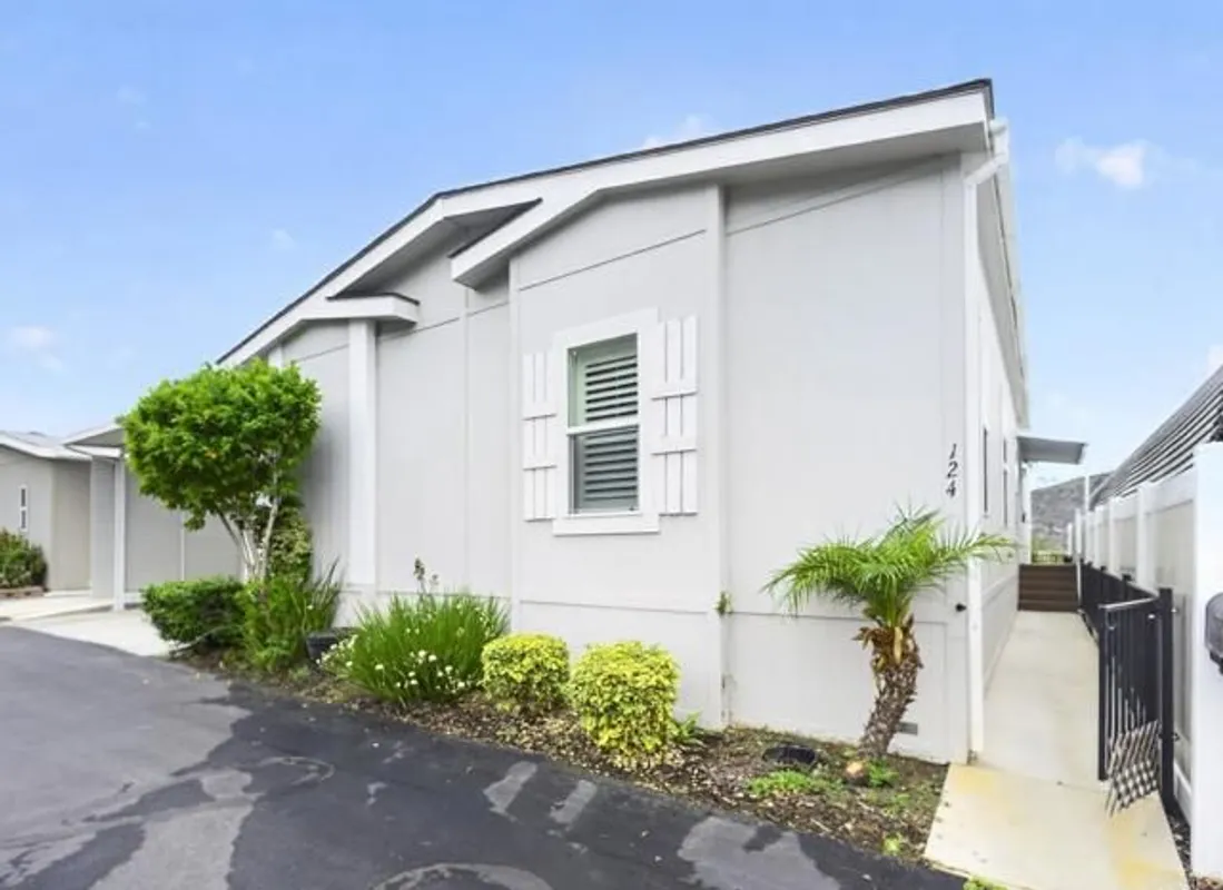 Property Slideshow image 1 of 17 | 4650 dulin rd spc 124, Fallbrook, CA, 92028