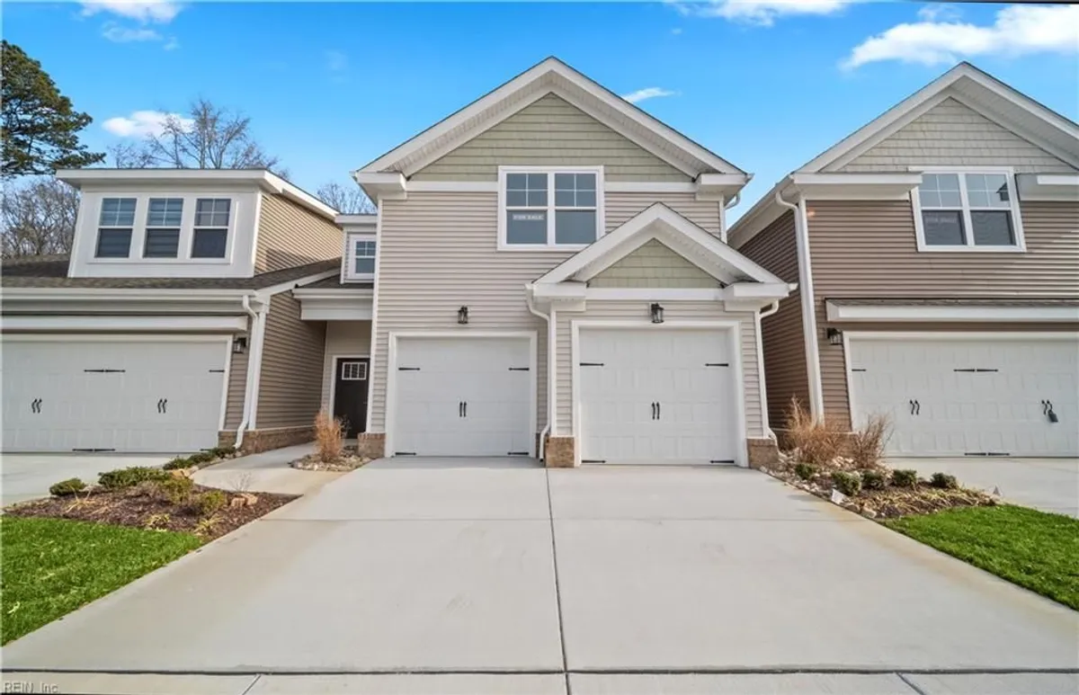 Property Slideshow image 1 of 40 | 3509 elaina way, Chesapeake, VA, 23321