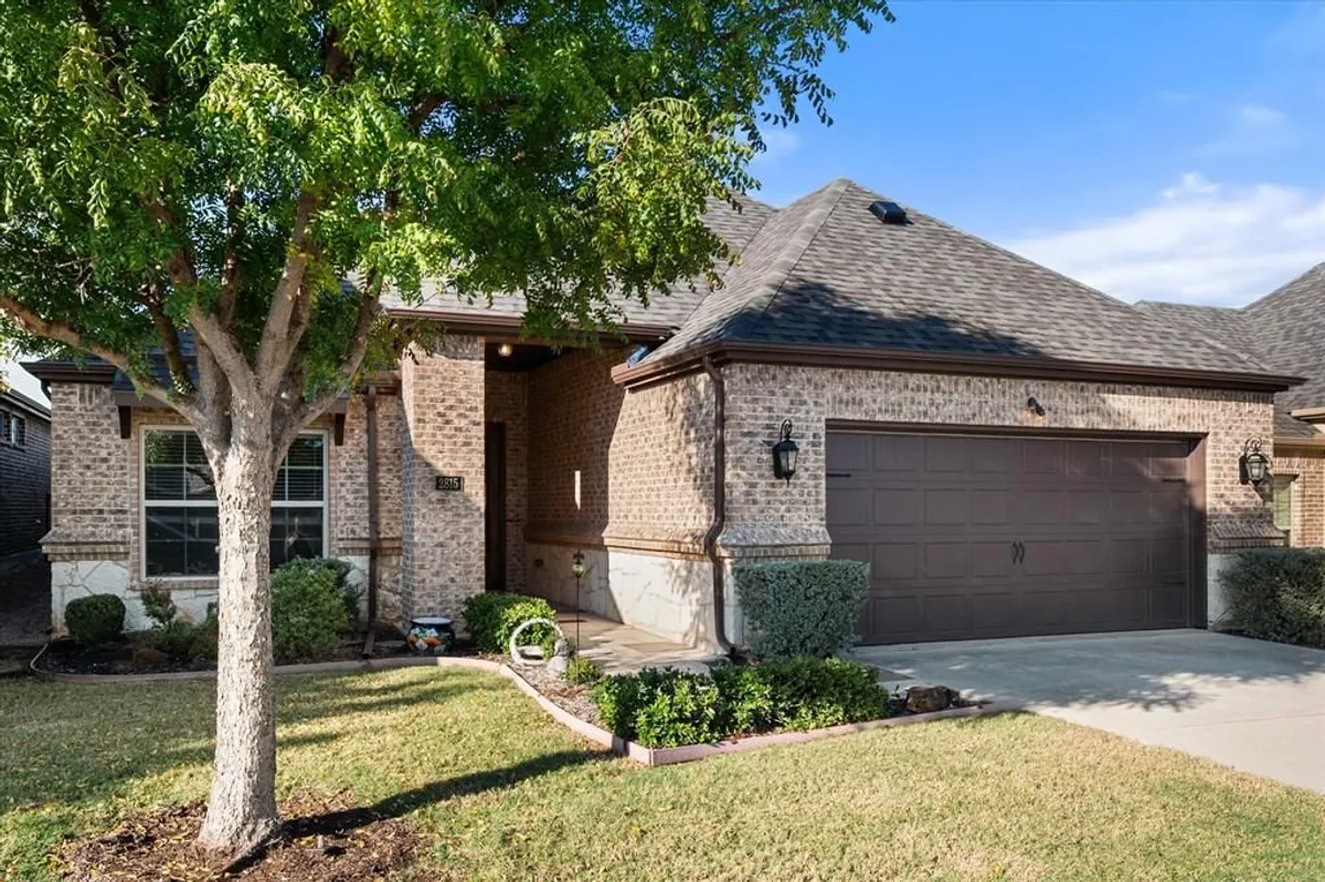 Property Slideshow image 1 of 39 | 2815 vista azul pl 2815, Mansfield, TX, 76063
