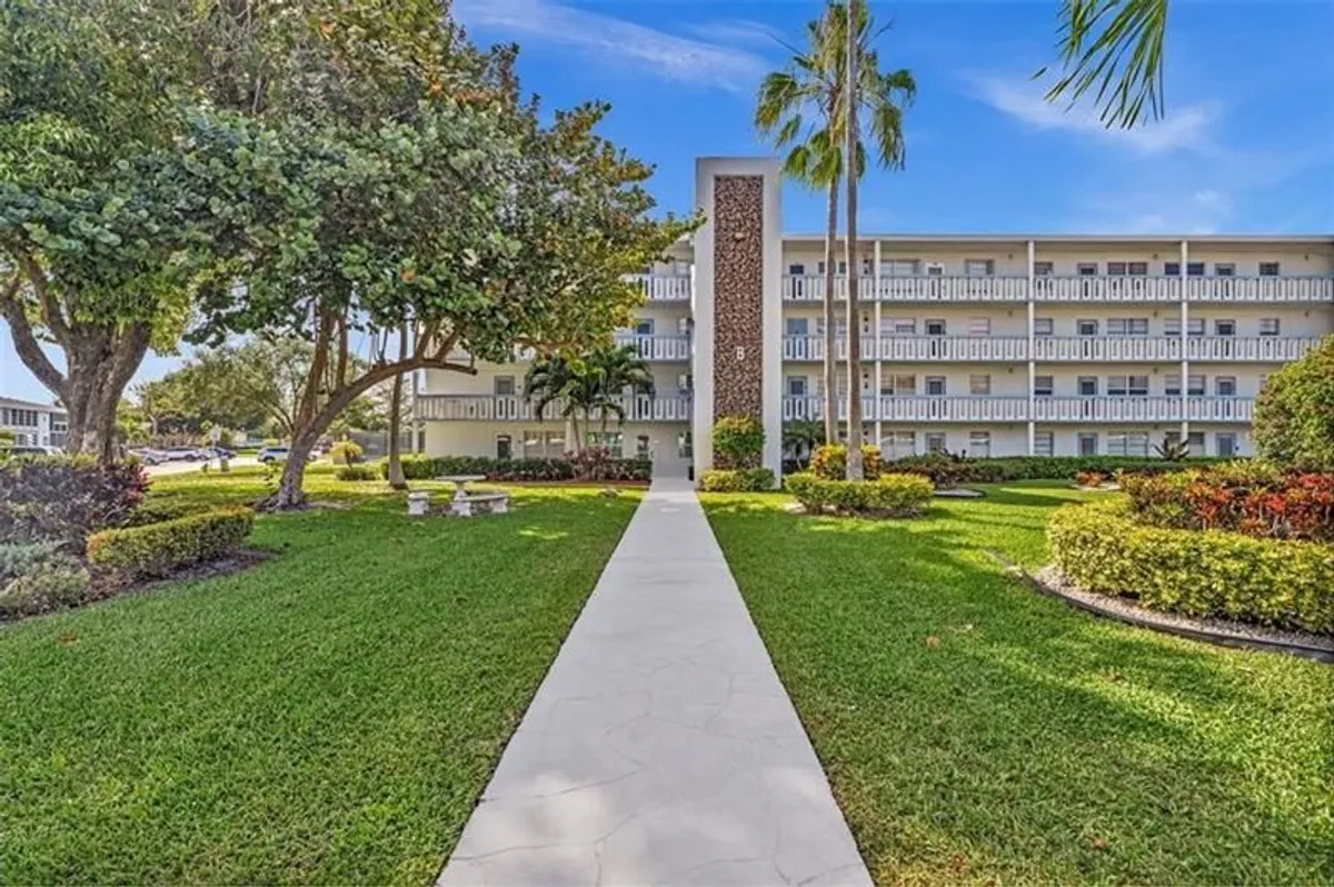 Property Slideshow image 1 of 16 | 3021 swansea b # 3021, Deerfield Beach, FL, 33442