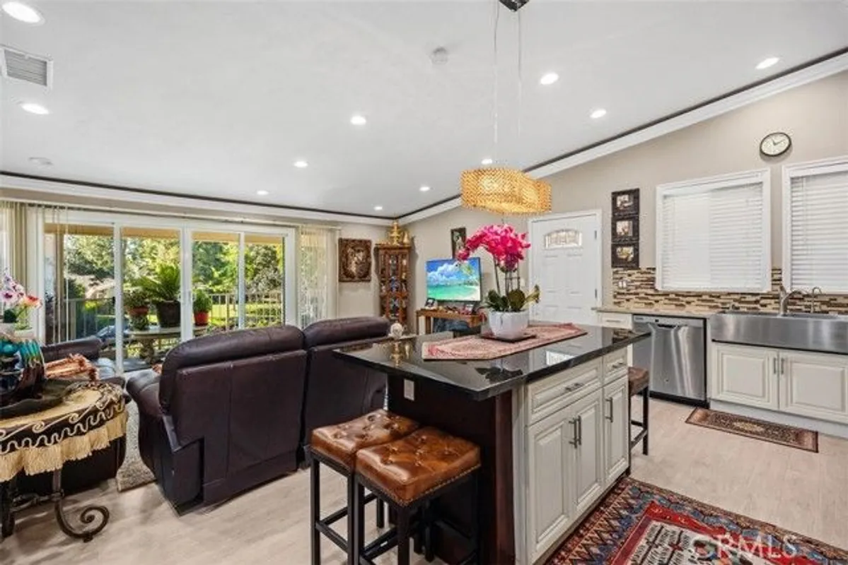 Property Slideshow image 1 of 21 | 726 avenida majorca q, Laguna Woods, CA, 92637