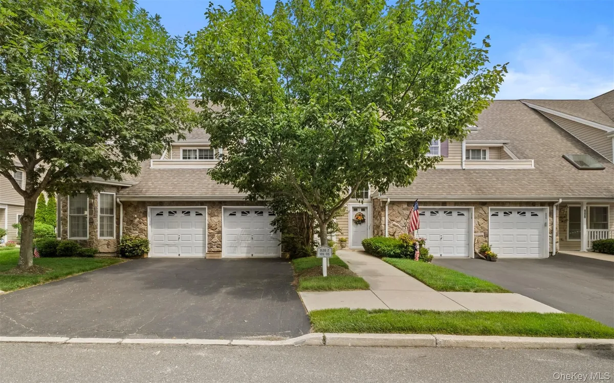Property Slideshow image 1 of 22 | 110 joseph ln, Huntington, NY, 11746