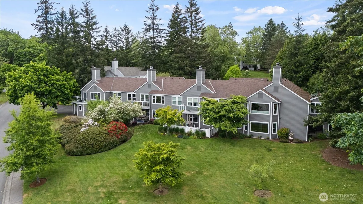 Property Slideshow image 1 of 39 | 4067 223rd pl 2026, Issaquah, WA, 98029