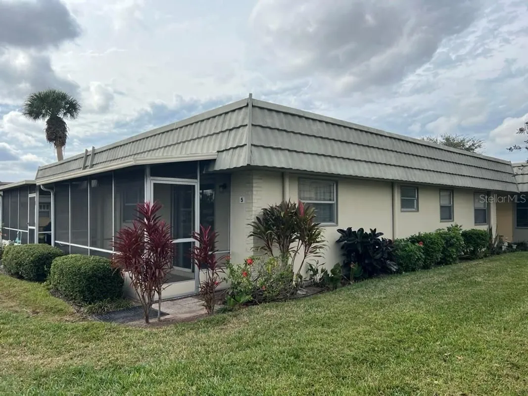 Property Slideshow image 1 of 48 | 201 kings blvd 5, Sun City Center, FL, 33573