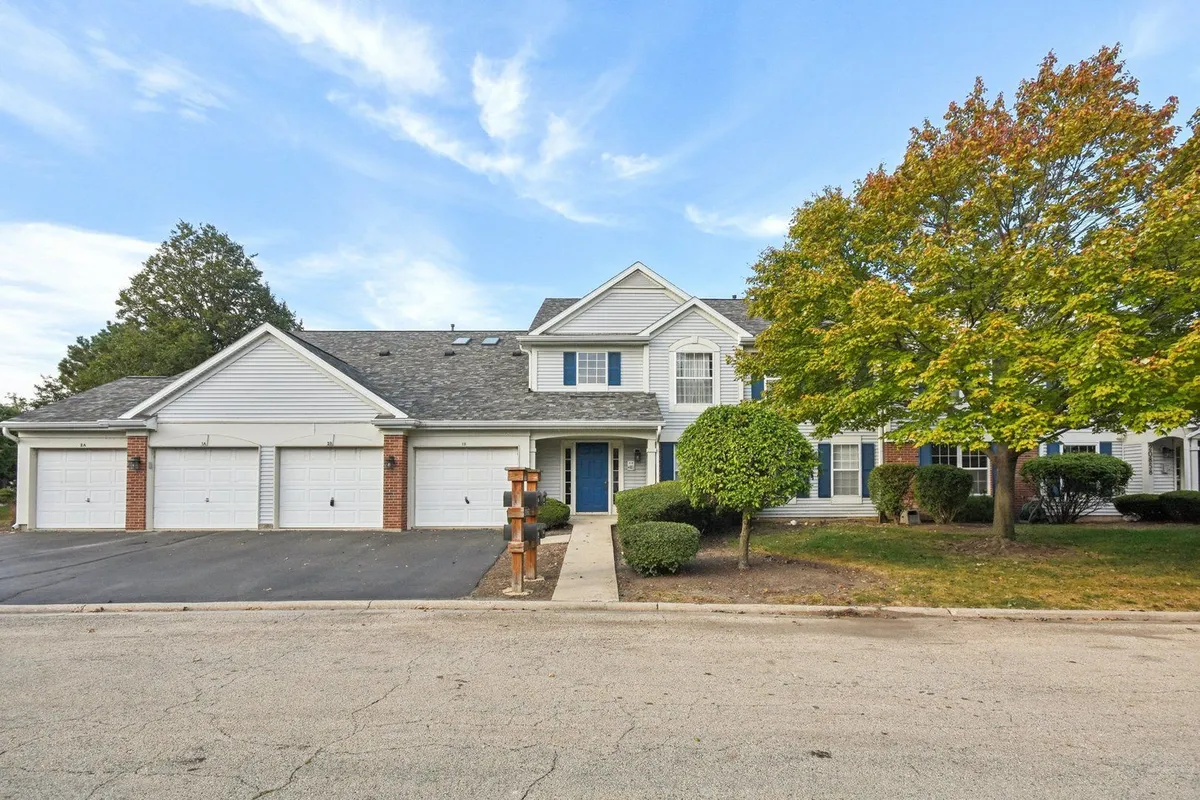 Property Slideshow image 1 of 20 | 20862 w torrey pines apt 1b, Plainfield, IL, 60544