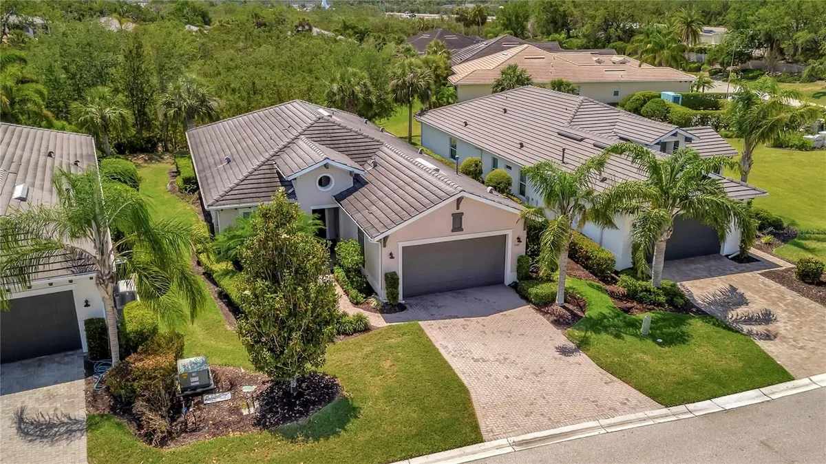 Property Slideshow image 1 of 51 | 5009 lake overlook ave, Bradenton, FL, 34208