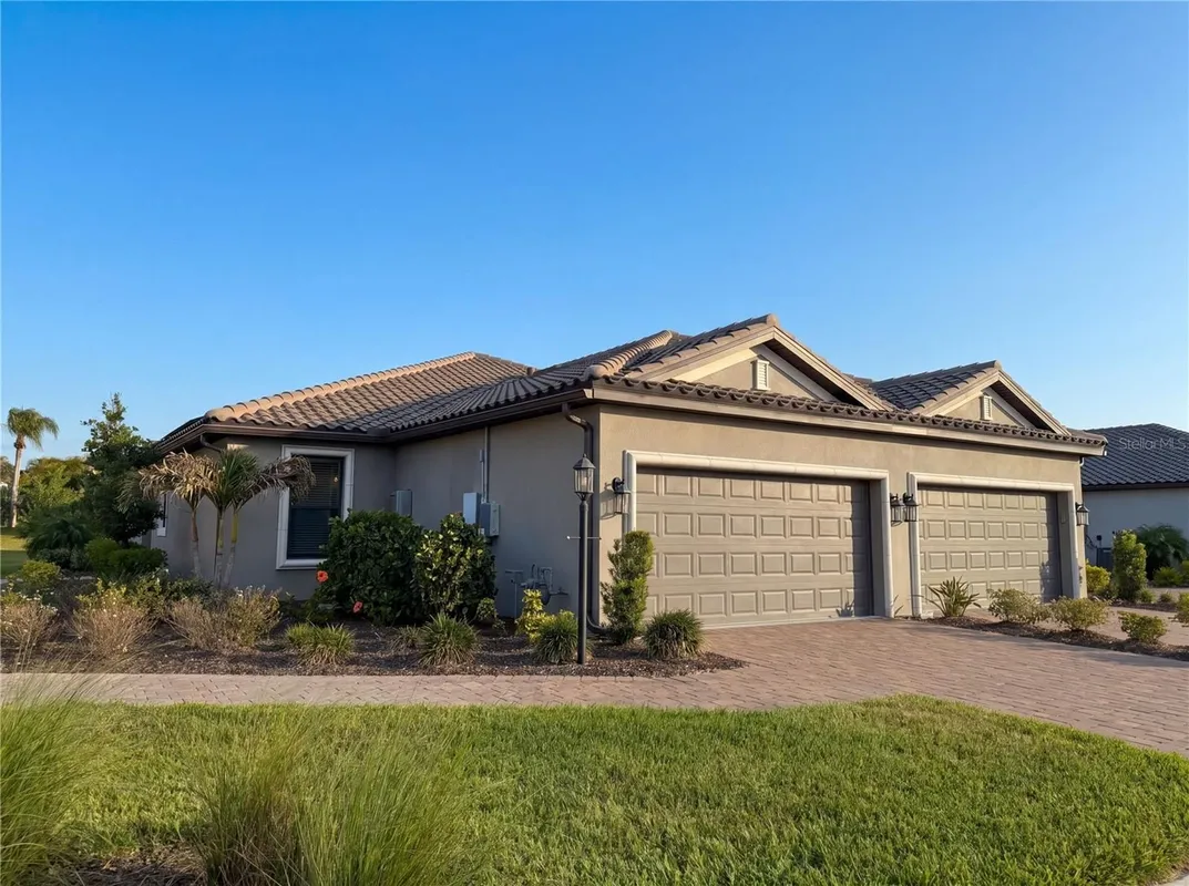 Property Slideshow image 1 of 27 | 10064 morning mist ln, Sarasota, FL, 34241