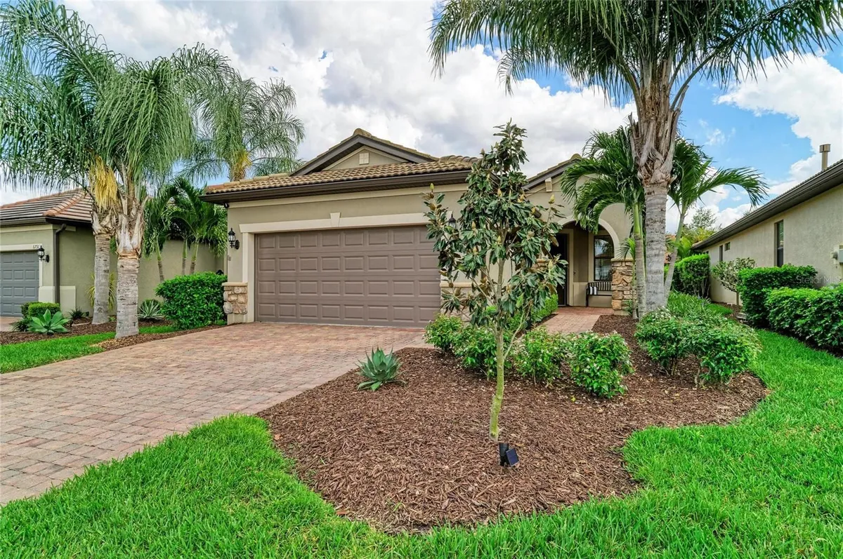 Property Slideshow image 1 of 49 | 6735 haverhill ct, Bradenton, FL, 34202