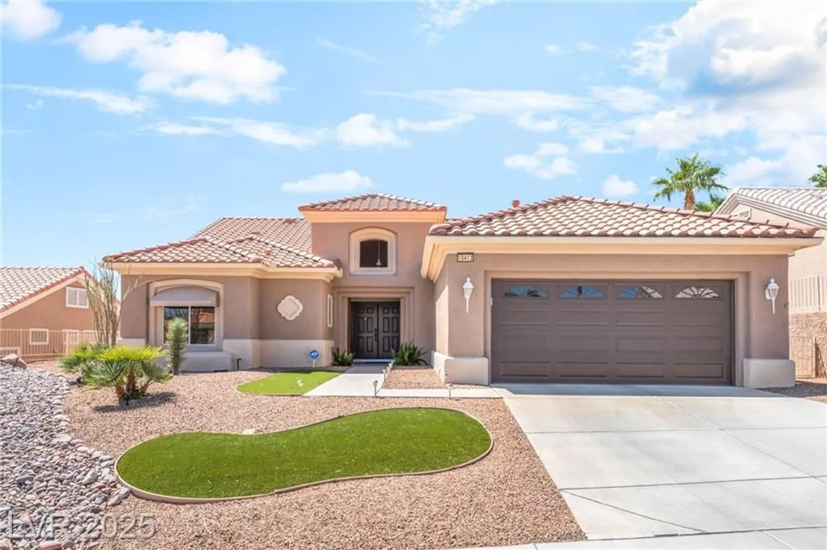 Property Slideshow image 1 of 42 | 10413 willamette pl, Las Vegas, NV, 89134