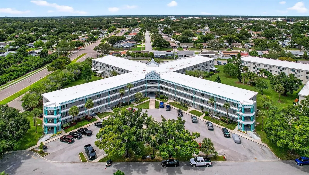 Property Slideshow image 1 of 32 | 2370 jamaican st 84, Clearwater, FL, 33763