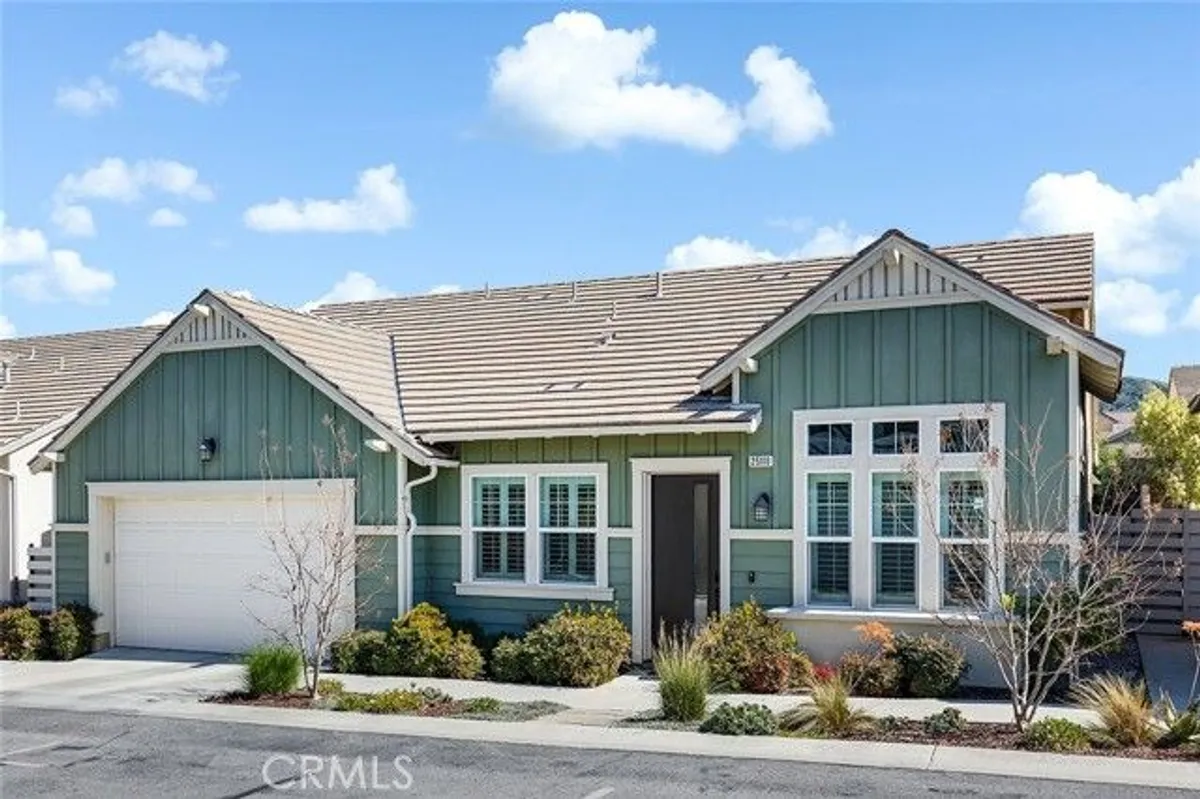 Property Slideshow image 1 of 42 | 25110 citron ln, Canyon Country, CA, 91387