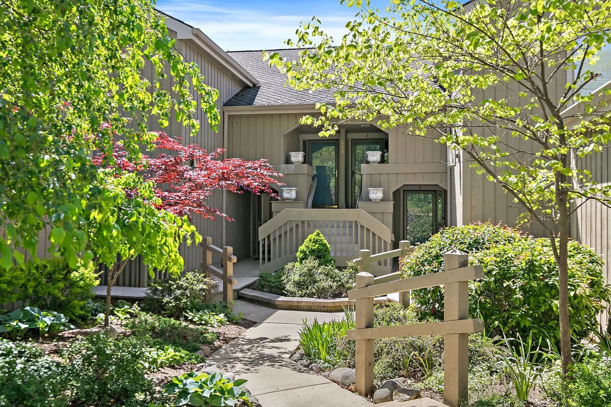 Property Slideshow image 1 of 41 | 228 hickory ln c, Lake Barrington, IL, 60010