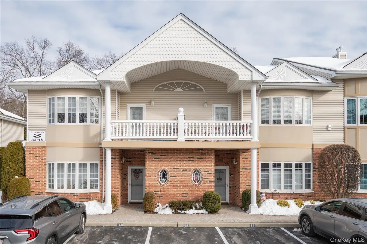 Property Slideshow image 1 of 25 | 34 sarah ct, Amityville, NY, 11701