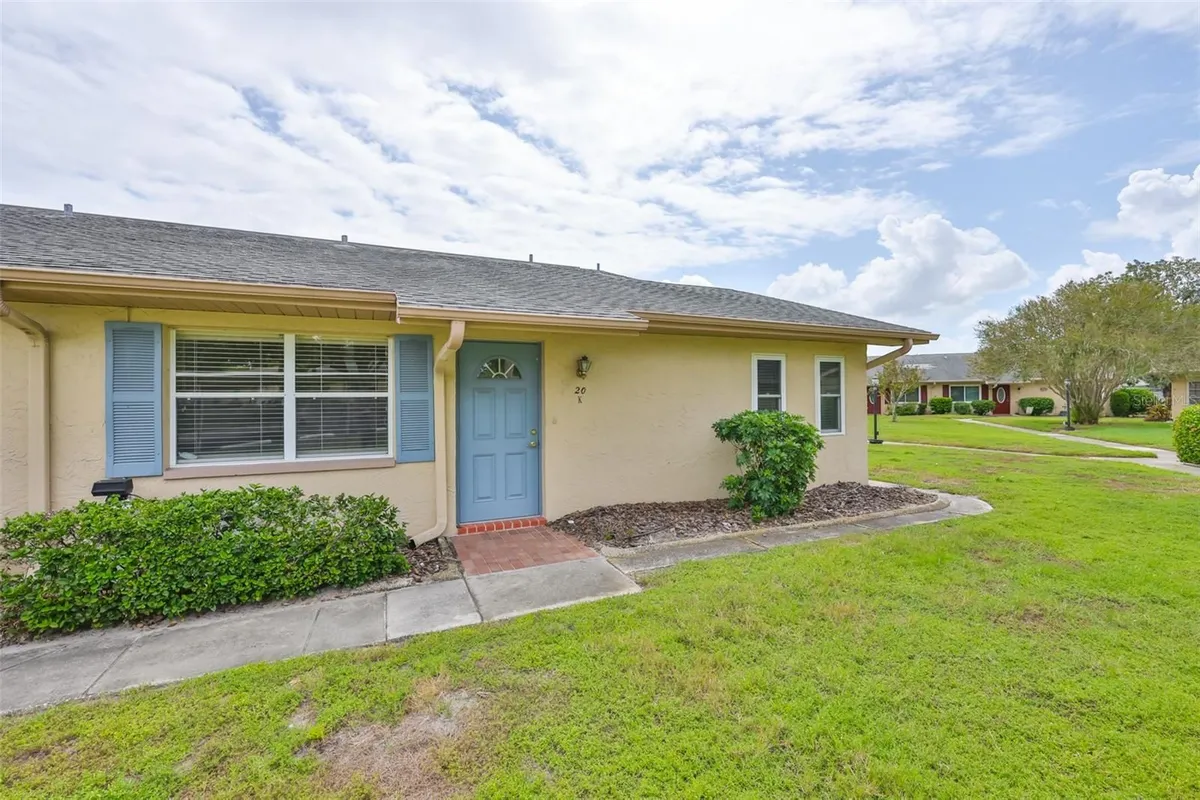 Property Slideshow image 1 of 49 | 1908 canterbury ln 20, Sun City Center, FL, 33573