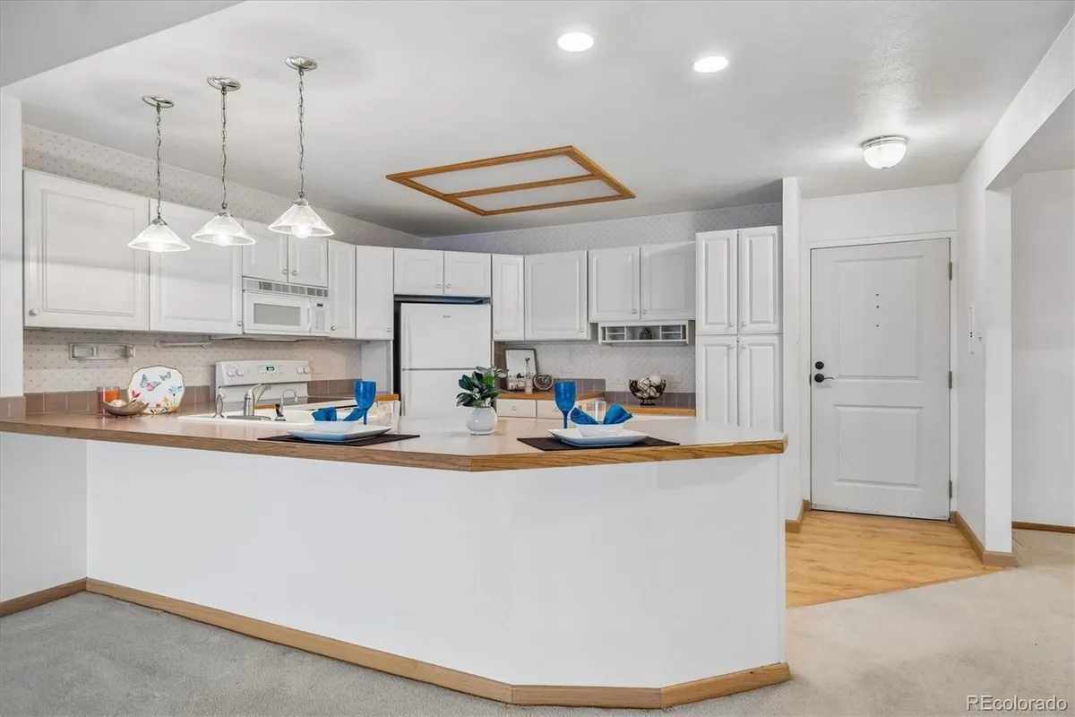 Property Slideshow image 1 of 48 | 650 s clinton st 5d, Denver, CO, 80247