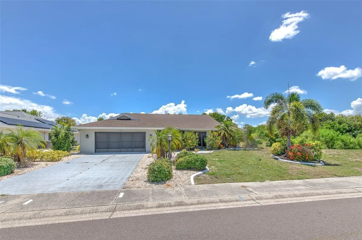 Property Slideshow image 1 of 42 | 1812 new bedford dr, Sun City Center, FL, 33573